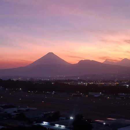Amazing Volcano Views In Front Of Airport Guatemala City Exteriör bild