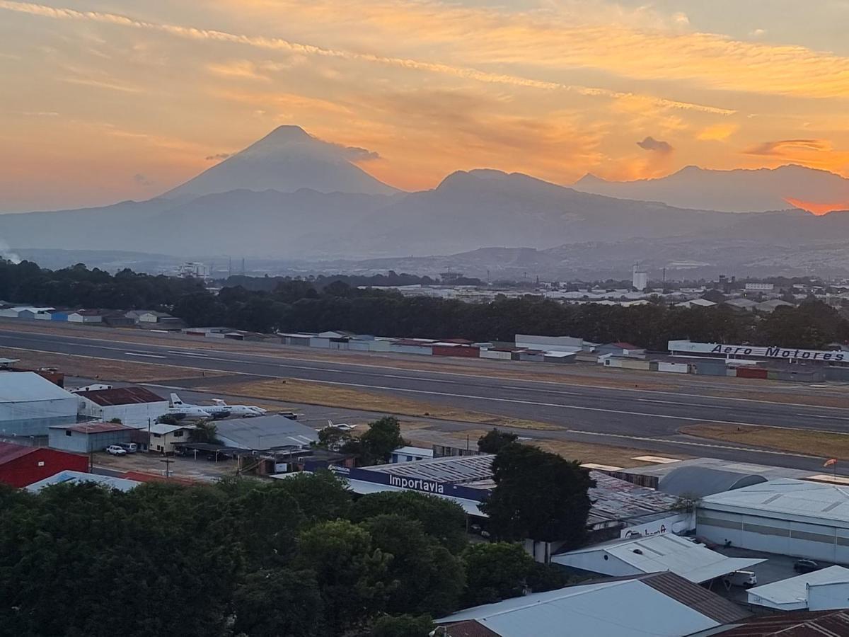 Amazing Volcano Views In Front Of Airport Guatemala City Exteriör bild