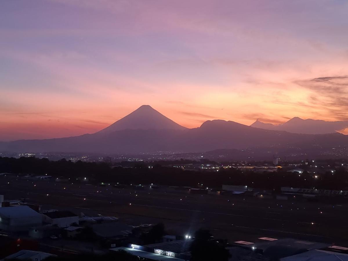 Amazing Volcano Views In Front Of Airport Guatemala City Exteriör bild