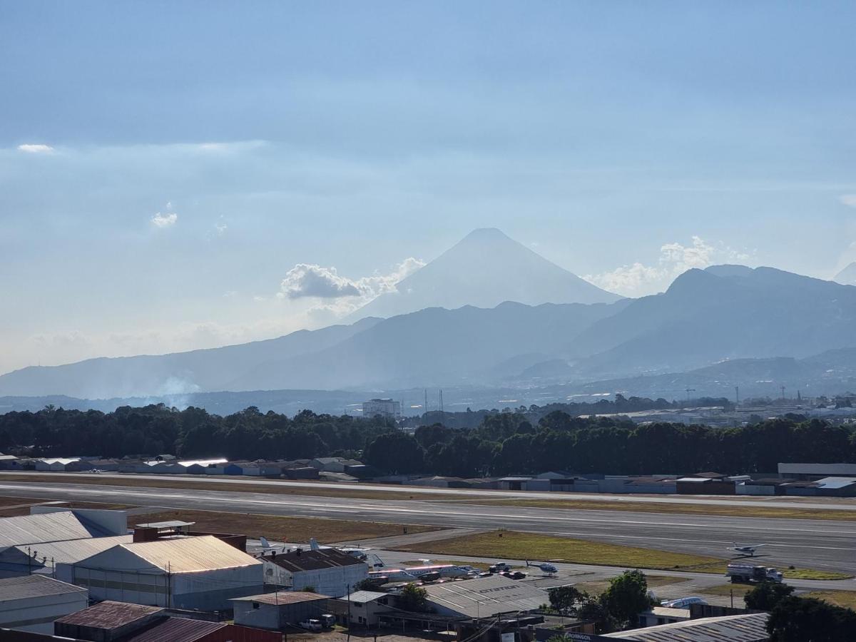 Amazing Volcano Views In Front Of Airport Guatemala City Exteriör bild