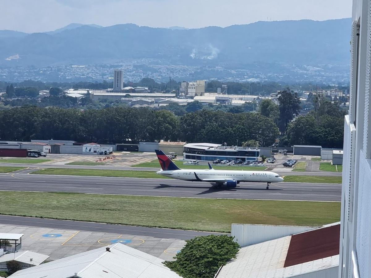 Amazing Volcano Views In Front Of Airport Guatemala City Exteriör bild