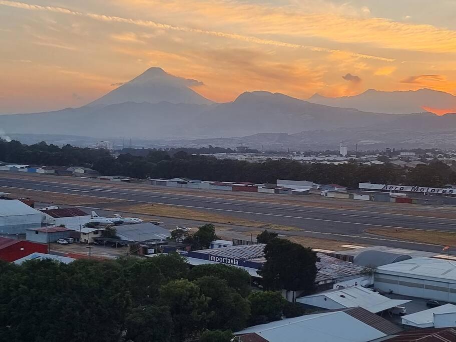 Amazing Volcano Views In Front Of Airport Guatemala City Exteriör bild
