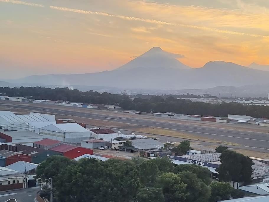 Amazing Volcano Views In Front Of Airport Guatemala City Exteriör bild