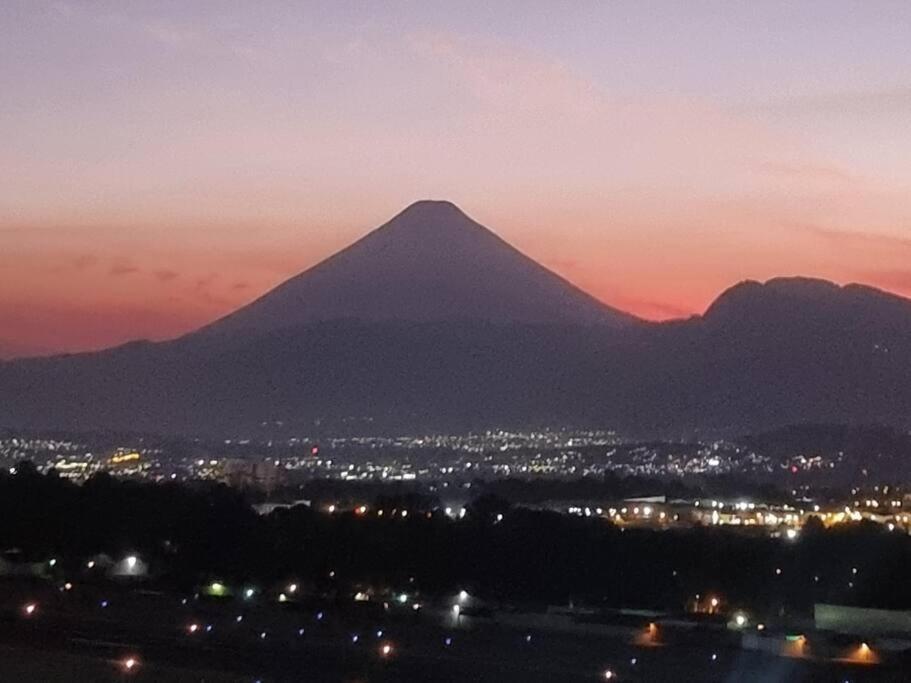 Amazing Volcano Views In Front Of Airport Guatemala City Exteriör bild